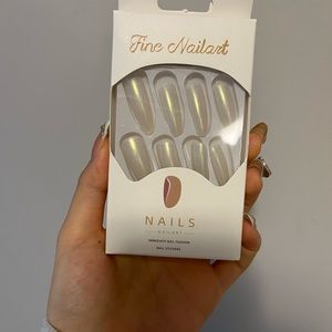 Press on nails